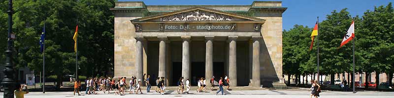 Panorama 'Berlin: Neue Wache (Schinkel) Unter den Linden.' Foto: Dietmar Fischer