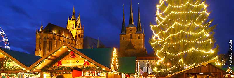 Panorama Weihnachtsmarkt Erfurt auf dem Domplatz bei Nacht. Dom und Severikirche. Foto: Dietmar Fischer